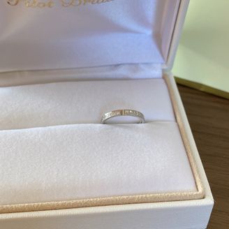 【PILOT BRIDAL(パイロットブライダル)】の口コミ ・長年つけても飽きないデザイン
・一見シンプルに見えるが少し輝きがある...