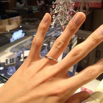 【ESTELLE(エステール)】の口コミ 試着した結果、購入しないことにしました。つや消しのデザインがカジュアル...