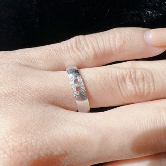 【エルメス(HERMES)】の口コミ シンプルだけど珍しいデザインです。
ヘラクレスとエヴァーケリーで迷いま...