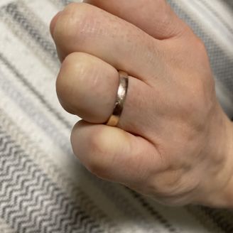 【紡ぎ輪(つむぎわ)】の口コミ シンプルなデザインで毎日自然に着けられます。
肌馴染みの良いピンクゴー...