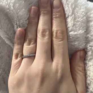 【クレサンベール(CRESCENT VERT)】の口コミ ダイヤがたくさんついていてかなり室内照明下でキラキラして綺麗です。0....