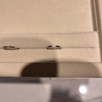 【Joie de treat.(ジョア・ドゥ・トリート)】の口コミ 小さめのリングでシンプルなものです。素材は鍛造製法で作られており硬いそ...