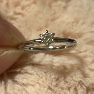 【canal4℃(カナルヨンドシー)】の口コミ 主人が選んできてくれた婚約指輪です。このリングの石の評価がAAAで認定...