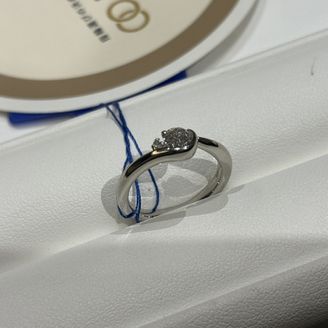 【YUKIZAKI BRIDAL(ユキザキブライダル)】の口コミ 他の人とは被らないデザインで、一般的な縦詰が嫌だったので被らないデザイ...