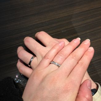 【COLANY(コラニー)】の口コミ 彫刻も迷いましたが、イニシャルとハートと日付を入れてもらいました！

...