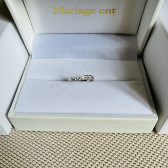 【Mariage ent(マリアージュエント)】の口コミ ウェーブデザインですが、少し巻きをずらすとV字に。と担当いただいたスタ...