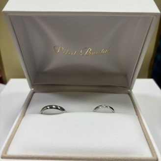 【PILOT BRIDAL(パイロットブライダル)】の口コミ promiseという指輪を購入しました。飽きの来ない、シンプルさもあり...