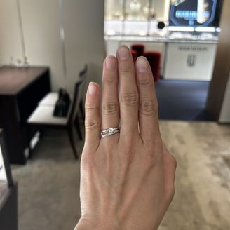 【俄(にわか)】の口コミ 婚約指輪で頂いたブランドだったので、重ね付けしてみるとしっくりきました...