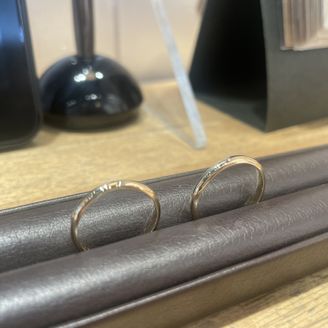 【ringram(リングラム)】の口コミ かなりシンプルなデザインを希望していた為、自分達の要望に合わせて不要な...