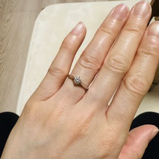 【ROYAL ASSCHER(ロイヤル・アッシャー)】の口コミ めちゃくちゃ悩んで数回お店に通いました。最初は真ん中にダイヤがあって、...