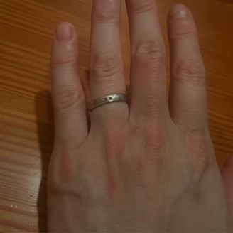 【エルメス(HERMES)】の口コミ シンプルでふとすぎず細すぎずなのでどんな服装にも合います！
少しだけ丸...