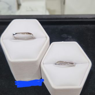 【festaria VOYAGE(フェスタリア ボヤージュ)】の口コミ デザインがとにかくシンプルなものを！と選び、試着させて頂きました。
石...