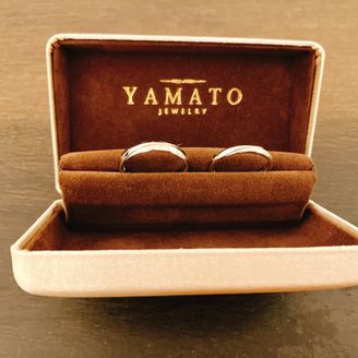 【PILOT BRIDAL(パイロットブライダル)】の口コミ 鍛造製法の指輪でハードプラチナを使用しており、とても丈夫です。
シンプ...