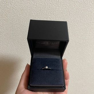 【ラザール ダイヤモンド【取扱店販売】】の口コミ シンプルな指輪ですが、シンプルすぎないとても可愛い指輪です。指にはめる...