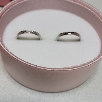 【insembre(インセンブレ)】の口コミ シンプルなデザインで、ねじれた感じのデザインが良かった。
あと、シルバ...