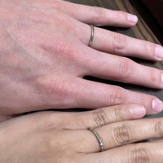 【Petit Marie(プチマリエ)】の口コミ シンプルに見える指輪も、指輪の内側にはローズサファイアが入っていて、表...