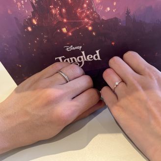 【Disney PRINCESS Rapunzel(ディズニープリンセスラプンツェル)】の口コミ この指輪はキラキラしててとってもかわいいです。
色もピンクゴールドです...