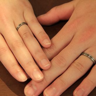 【Aroode(アローデ)】の口コミ 外側はシンプル、内側にチタンのカラー入りで良いデザインです。別々のカラ...