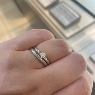 【festaria bijou SOPHIA(フェスタリア ビジュソフィア)】の口コミ デザインが斜めになっていてオシャレなものが良かったです。一石だけではな...