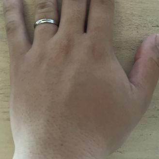 【ジュエリーソネット】の口コミ 指輪のデザインはシルバーでシンプルなものになっている。サイズは1番細身...