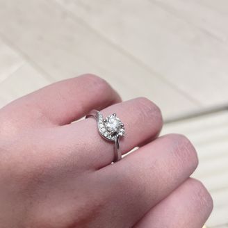 【芝翫香(しかんこう)】の口コミ 0.5カラット、vs-2.D価格は80万ほどでした。
石が大きく大変満...