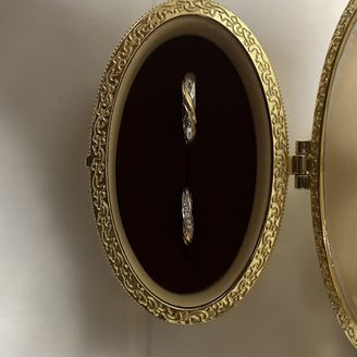 【Beauty and the Beast(ディズニー美女と野獣)】の口コミ デザインは男性と女性の指輪がペアになっている様子を表していており、とて...