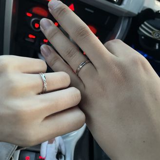 【insembre(インセンブレ)】の口コミ デザイン、輝いている、着け心地いい
とてもキラキラしていてデザインもと...