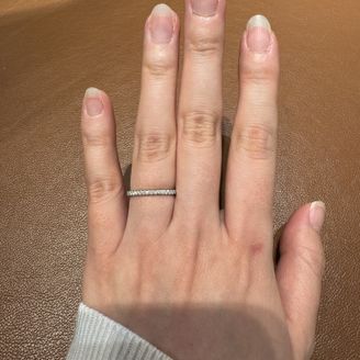 【ピアジェ(PIAGET)】の口コミ 【指輪のデザインについて】
ハーフエタニティリングで、ダイヤが白く輝く...