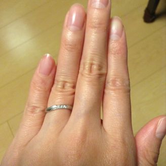 【ICHAROI(イサロイ)】の口コミ 婚約指輪をここで購入していて、それにあう結婚指輪を探していました。ブラ...