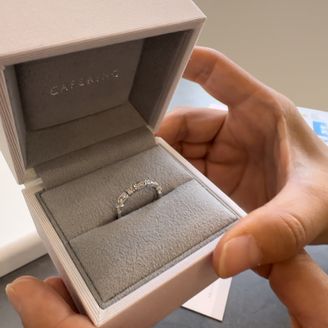 【CAFERING(カフェリング)】の口コミ デザインが可愛いです。
他では見ない形をしていて、何より石が見えなくて...