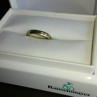 【Rauschmayer(ラウシュマイヤー)】の口コミ シンプルで太めのリングを探していました。
そして、主人が仕事上重い物を...