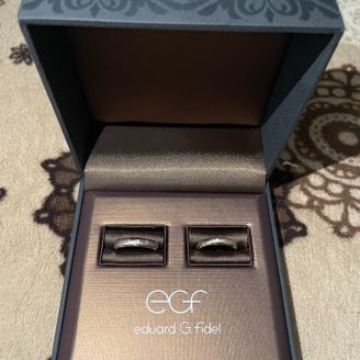 【eduard G. fidel(イージーエフ)】の口コミ マットな素材感と、ワンポイントに入ったダイヤが魅力的。結婚指輪として余...