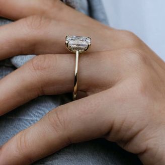 【DIALLURE(ディアリュール)】の口コミ とにかく洗練されたデザイン！

普段からつけたいのでどうしても気に入っ...