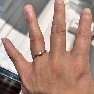 【Ponte Vecchio(ポンテヴェキオ)】の口コミ 婚約指輪は記念品なので、派手にしたいなと思って、やっぱり、ザ指輪ってい...