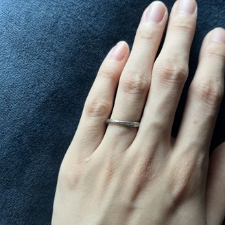 【COLANY(コラニー)】の口コミ セットリングのピュアを婚約指輪なしで選びました。
女性用は控えめなS字...