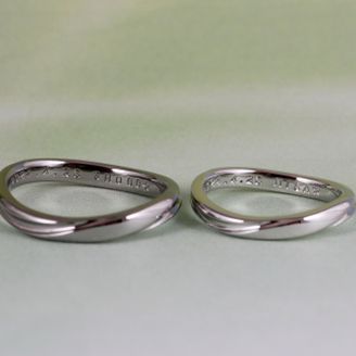 【Aroode(アローデ)】の口コミ 金属アレルギー対応でシンプルなデザインです。
ウェーブなので着用時やや...