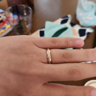 【eduard G. fidel(イージーエフ)】の口コミ デザインと付け心地で選びました。
他と被らず、シンプルっぽいですが独特...