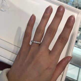 【リューツウ】の口コミ ダイヤモンドのエタニティリングが欲しかったので見に行きました。大粒でし...