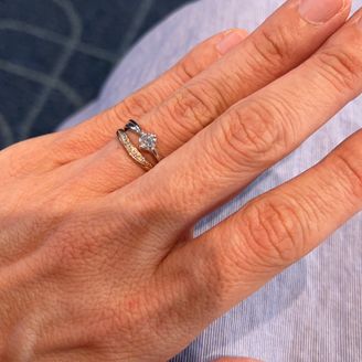 【COLANY(コラニー)】の口コミ 上からみるとソリティアデザインですが、横からみると引っかかりない、普段...