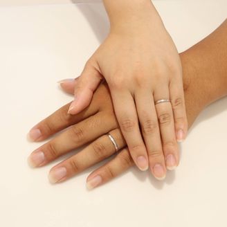 【ツインズキューピッド(Twins Cupid)】の口コミ 医療職、外仕事の2人であるため、仕事の邪魔にならないような華奢なデザイ...