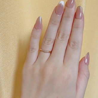 【Foulason(フレゾン)】の口コミ 婚約指輪と重ね付けできるデザインがいいと思っていました。
石が並んでい...