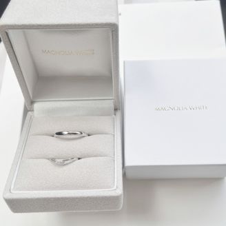 【MAGNOLIA WHITE JEWELRY(マグノリアホワイトジュエリー)】の口コミ デザインはシンプルなオシャレさがあって長く付けていられます！
ダイヤな...