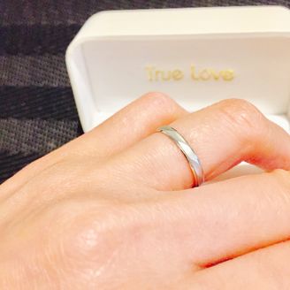 【True Love(トゥルーラブ)】の口コミ リーズナブルな価格なのにデザインがオシャレで、無料で刻印まで入れて頂け...