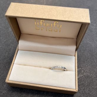 【1122 iifuufu bridal(いい夫婦ブライダル)】の口コミ 女性用の指輪はデザインがシンプルながら華やかさもあり、とても気に入って...
