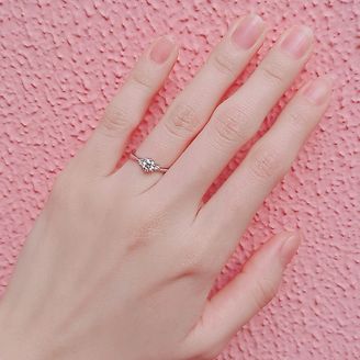 【ECRIN(エクラン)】の口コミ 結婚指輪はミル打ちのドットが入ったデザインに決めていたので、重ね付けを...