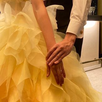 【ROYAL ASSCHER(ロイヤル・アッシャー)】の口コミ 女性側の結婚指輪にはダイヤモンドが敷き詰められていて、可愛い
でも華美...