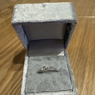 【ひな】の口コミ 妻が、理想としていたデザインの婚約指輪を選ぶことができました^_^
結...