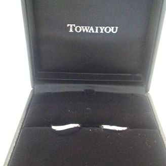 【TOWAIYOU(トワイユ)】の口コミ 婚約指輪と一緒に着けても負けず、普段も着けていられるデザインです。
あ...