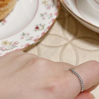 【DIALLURE(ディアリュール)】の口コミ 他の指輪との重ね付けのためにVシェイプのエタニティリングを希望していて...