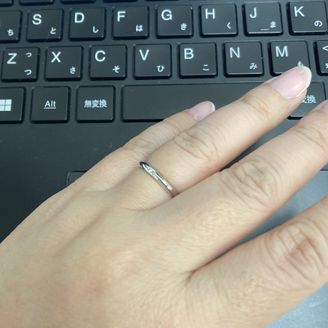 【PILOT BRIDAL(パイロットブライダル)】の口コミ シンプルなデザインなんですが、ダイヤがキラリと輝きとてもかわいいです。...